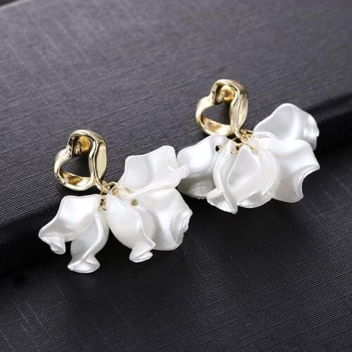New South Korea Dongdaemun Fashion Flower Earrings Temperament Ladies Elegant Hollow Petals Stud Earrings Female Jewelry