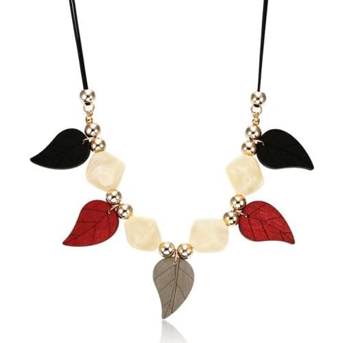 New Fashion Wooden Leaves Necklaces Irregular Imitation Pearls Beaded Sweater Chain Necklace for Woman Girl Charm Gift