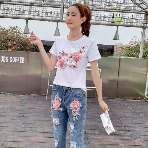 Cowboy Suit Women 2021 New Beaded Three-dimensional Swallow Flower Short-sleeved T-shirt + Ripped Nine-point Jeans 2pcs Suits