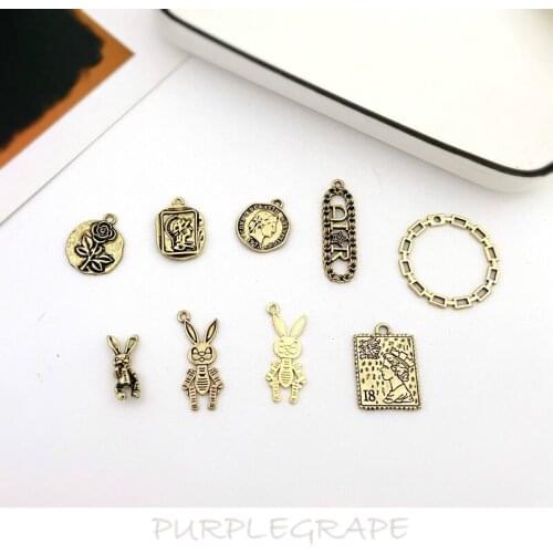 Retro Vintage Ancient & Gold European Portrait Queen Stamp Rabbit Flower English Tag DIY Earrings Shoe Bag Pendant 6pcs
