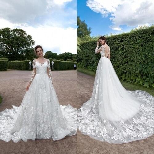 Elegant Ball Gown Wedding Dresses Scoop Long Sleeves Lace Appliques Bridal Gowns 2020 Button Back Sweep Train Wedding Dress
