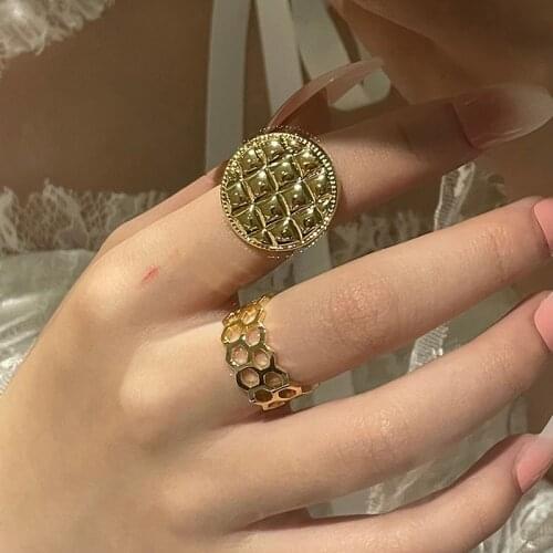 SRCOI Simple Honeycomb Hollow Wide Open Ring Retro Round Carved Rhombus Button-shaped Rings Female Minimalist Jewelry 2021 New