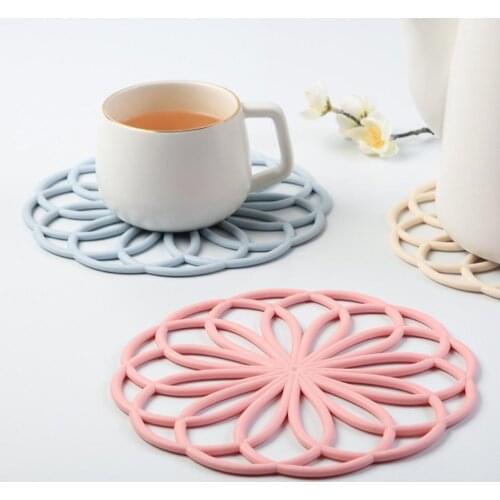 Household Silicone Heat Resistant Cup Mat Flower Hollow Coffee Cup Pad Dining Table Cushion Mat Receiving Tray Kitchen Tool