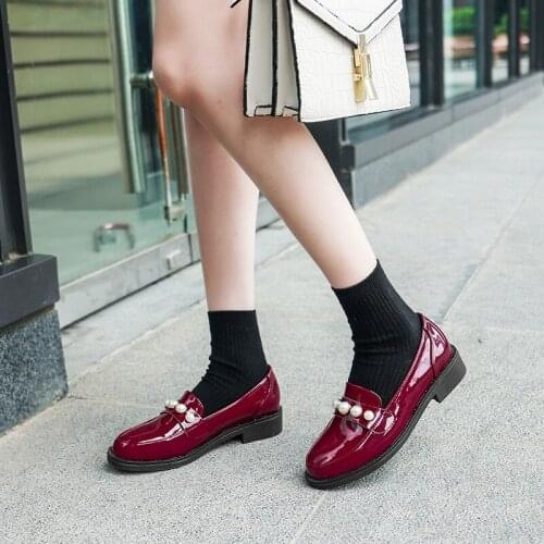 Patent Leather Shoes with Pearl Low Heels Big Size Shoes for Women Block Heels Party Dress Pumps Women Sexy Shoes Fashion New