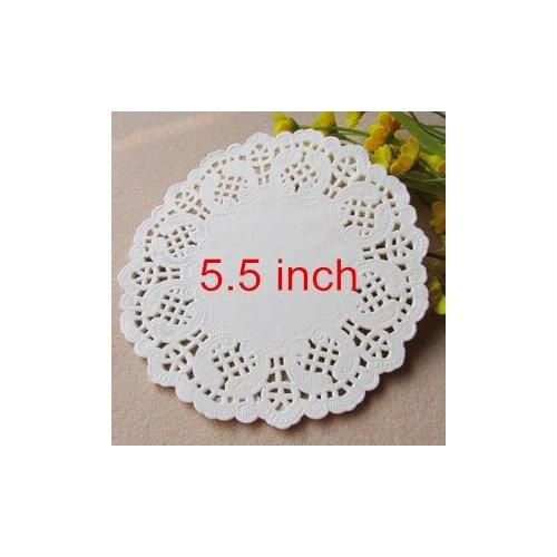 200 Vintage 5.5 inch Paper Doilies / Doyleys Lace Crafts CH5042704