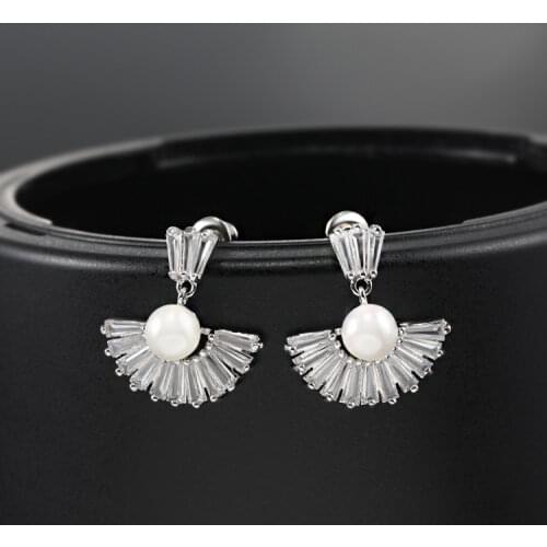 LADYCHIC High Quality Fan Shape Silver Color Stud Earrings Cute Cubic Zircon Imitation Pearl Stud Earring Fashion Jewelry LE1427