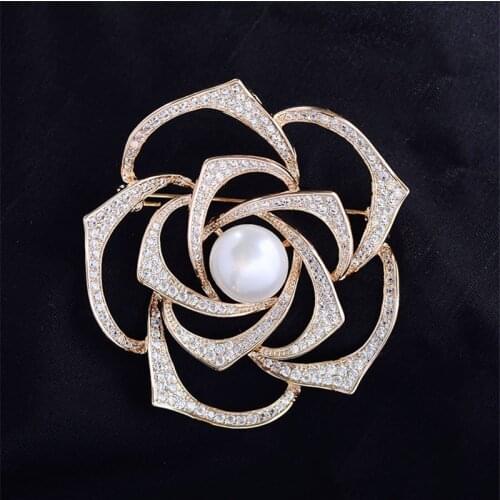 Simple Classic Zirconia Freshwater Pearl Camellia Brooch Pin Fashion Crystal Pins and Brooches for Women Christmas Jewelry Gift