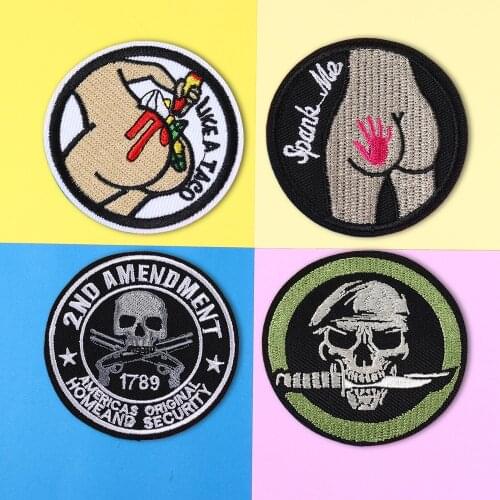 1PCS Punk style Embroidery Knife biting Skull Patches for Clothing Tactical Morale Army Logo Iron on Clothes Badge Appliques