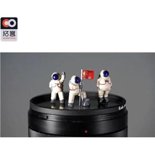 Xcartoys 1/64 Astronaut Figures Set