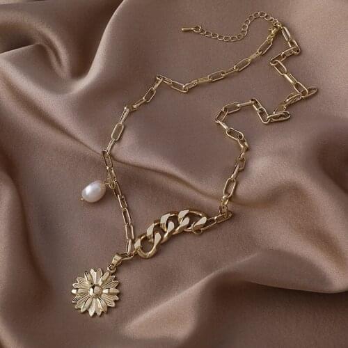 Origin Summer Hiphop Little Daisy Freshwater Pearls Pendant Necklace for Women Gold Chunky Chain Asymmetric Necklace Jewelry