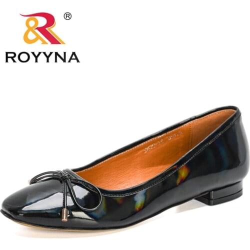 ROYYNA 2021 New Designers Popular Loafers Luxury Brand Bowknot Women Boat Shoes Party Wedding Dress Flats Shoes Ladies Comfort