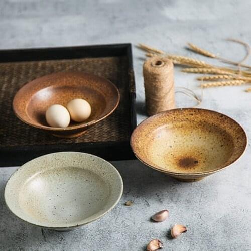 Japanese winter nutrition porridge for one person, retro coarse ceramic noodle bowl, straw hat and straw bowl