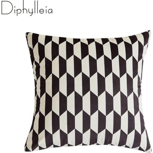 Diphylleia Home Decorative Pillow Cases Modern Simple Black And White Honeycomb Geometry Print Luxury Velvet Cushion Cover 45x45