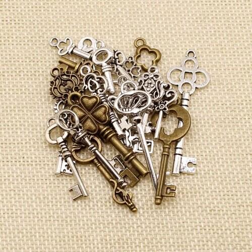 Vintage 30 Pieces Heart Small Four-Leaf Clover Key Random Mixed No Designated Styles Charms Pendant Pendants For Crafts