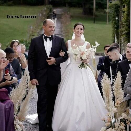 New Arrival Ball Gown Wedding Dresses 2021 Sleeveless Bridal Gown Illusion Back Square Collar Royal Train White Plus Size Bride