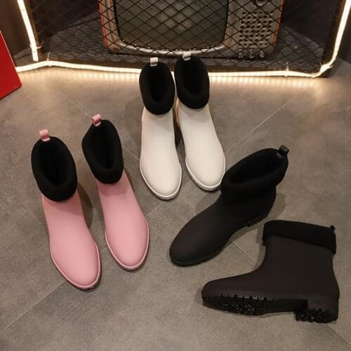 2021 new fashion ladies short tube non-slip rain boots Korean waterproof shoes plus velvet warm pure color rubber shoes