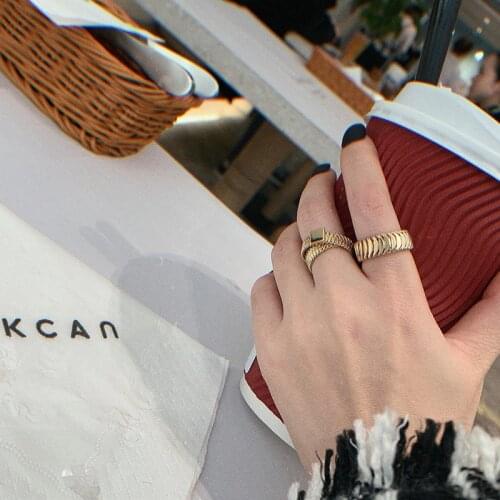 European and American exaggerated fashion jewelry with pattern geometric chain ajustable index finger ring for women wholesale