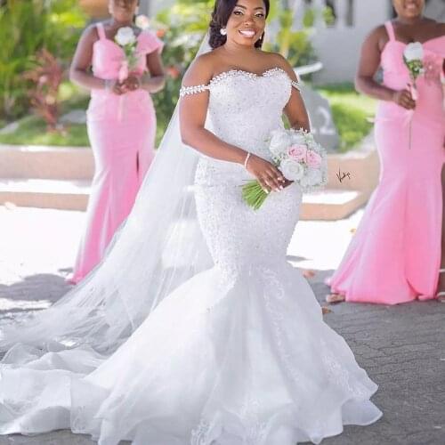 Luxurious Arabic Sweetheart Crystals Rhinestone Neck Spaghetti Straps Bridal Gowns Lace Appliques Beaded Mermaid Wedding Dress