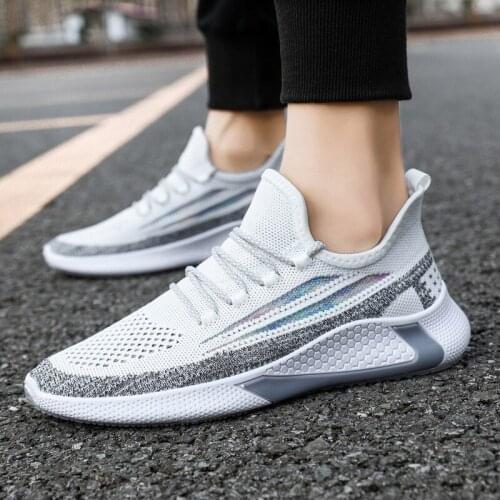 Mesh flying woven mens shoes running shoes fashion lightweight breathable sneakers trend student sports shoes new 2021