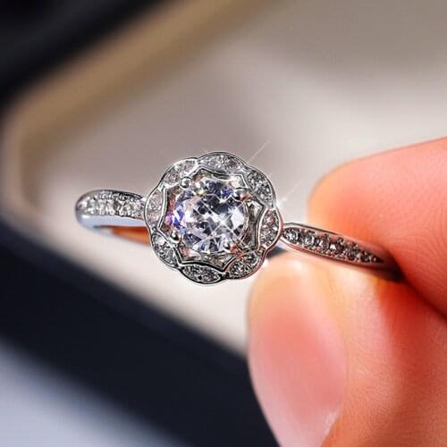 Huitan Low-key Women Wedding Finger-rings Inlaid White Round Cubic Zirconia Delicate Female Anniversary Ring Classic Jewelry Hot