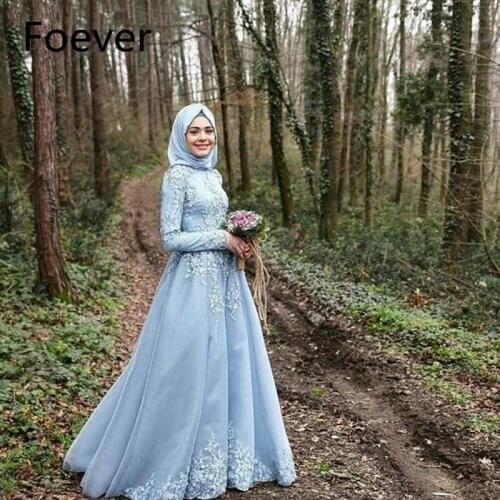 2019 Elegant Light Blue Long Sleeve Muslim A-Line Evening Dresses Lace Applique Court Train Tulle Dubai Bridal Reception Dress