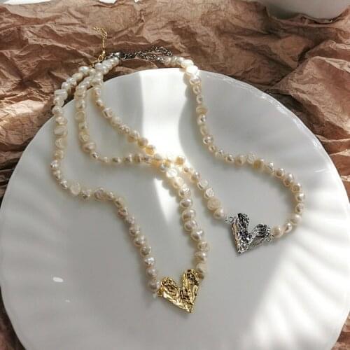 VSnow Temperament Baroque Freshwater Pearl Beaded Pendant Necklace for Women Femme Irregular Love Heart Metal Necklace Jewelry