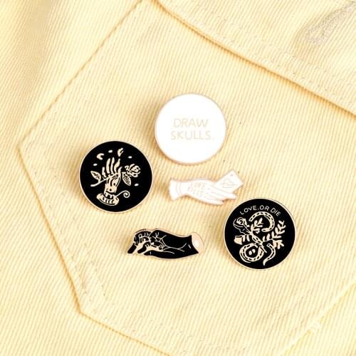 5 Style Black White Enamel Pins Charm DRAW SKULLS Brooch Love or Die Flower Round Shape Coat Lapel Pin Badges Bag Decoration New