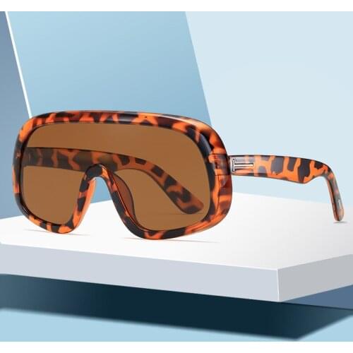 Sun Glasses for Men and Women Colorful Lens Punk Big Frame Sunglasses Personality Rivets Oversized Vintage Brand Designer 2021