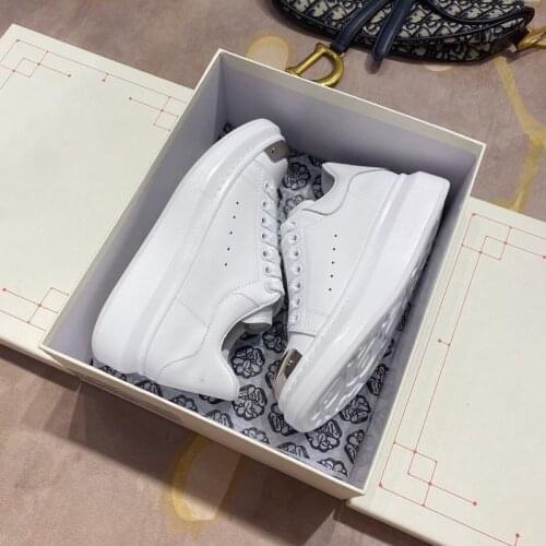 2021 Men Skateboarding Shoes White Top Quality Sport Shoes For Women Metal Decoration M Q Lovers Sneakers