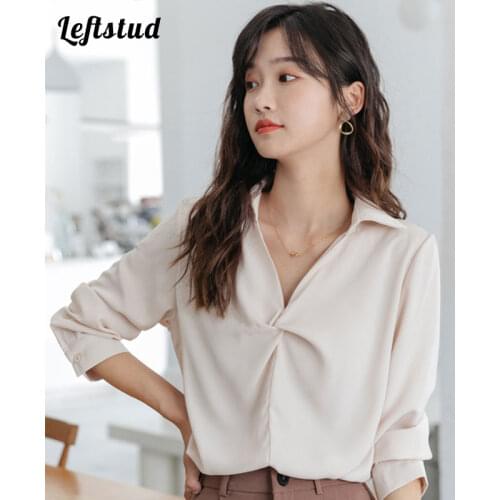 Chiffon shirt female design sense niche style 2021 Korean version of the new light mature style fashion long-sleeved casual top