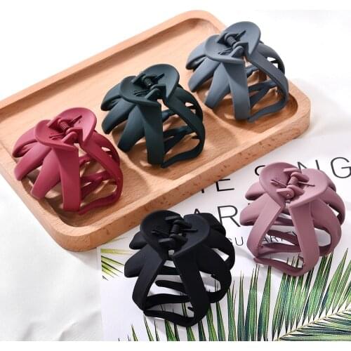 Women Girls Geometric Hair Claw Clamps Metal Hair Crab Moon Shape Hair Claw Clip Solid Color Hairpin Large Size Hair Accessories