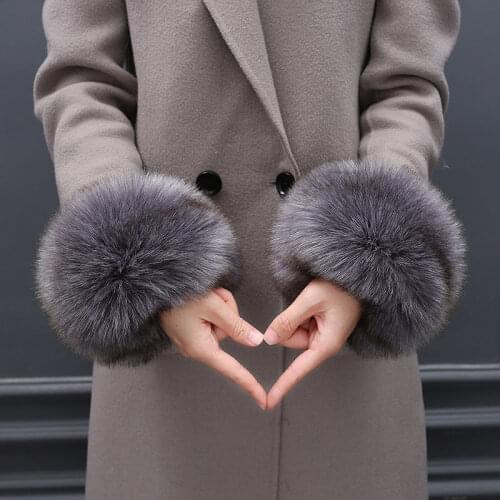 2pcs= 1 Pair Women Winter Fashion Faux Fox Fur Arm Warmers Hairy Short Sleeve Cute Accessories Ladies Faux Fox Fur Cuff Warmer