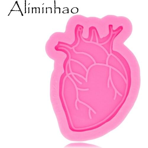 DY0528 Shiny Glossy 158in Heart shape badge reel UV Resin Liquid Silicone Mold Craft Moulds For DIY Charms Making Jewelry