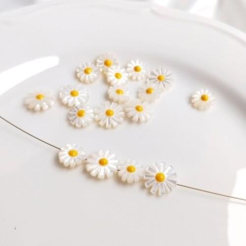 10PCS Little Daisy Bellis Perennis Mother of Pearl Pendant Good Quality Small Chrysanthemum Shell Beads for Necklace