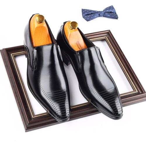 2021 New Restoring Ancient Business Shoes Young Fashionable Mens Shoes Leather Carve Patterns or Designs on Woodwork Casua Shoe