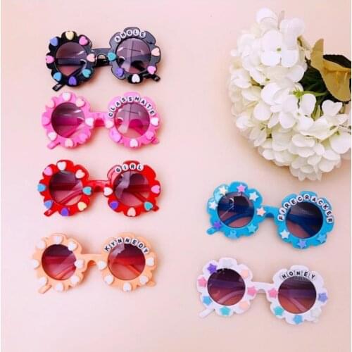 2021 Fashion Kids Sunglasses Anti-UV Heart Patterns Flower-Shaped Dark Glasses Decorative Tools for Girls Boys 2-8 Years
