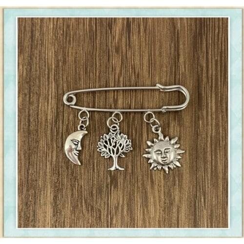 2020 tree of life grows in the sun and the moon, creative brooches, environmental protection gifts, denim collar badge brooches