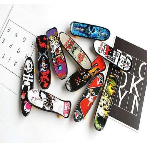 1pcs Slide Funny Gadget Practical Jokes Squishy Toys for Children Baby Kids Gift Gags & Practical Jokes MINI SKATEBOARD