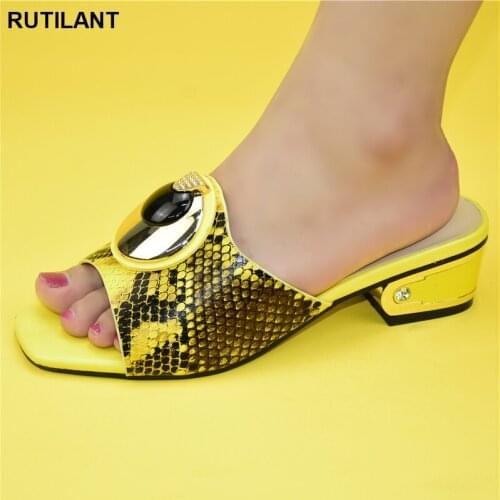 New Design Women Bright PU Leather Outdoor Slippers 2020 Plus Size 38-43 Women Shoes Slippers Summer Sexy Sandals Casual Pumps