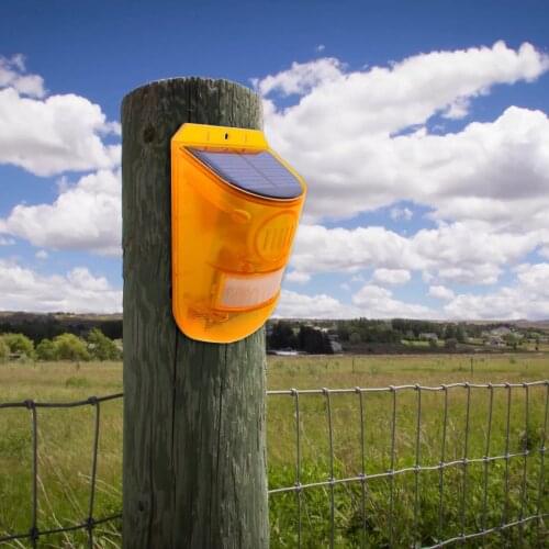 Solar Alarm Light with PIR Motion Sensor LED Strobe Lights 110dB Loud Siren Rechargeable for Farm Warehouse Yard Barn Home