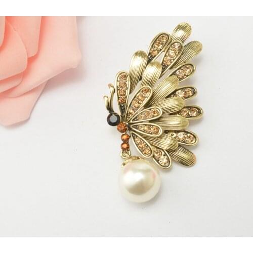 New Pearl Pendant Broches para as mulheres Pin Cute Wing Shiny Costume Jewelry Accessories Animal Brooches for Women Brosche