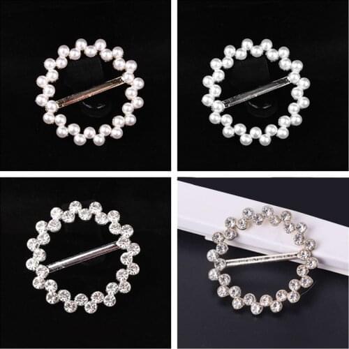 Round Brooch Pearl Crystal Brooches Womens Elegant Clothing Shawl Scarf Buckle Pins Jewelry T-shirt Corner Knotted Buckles