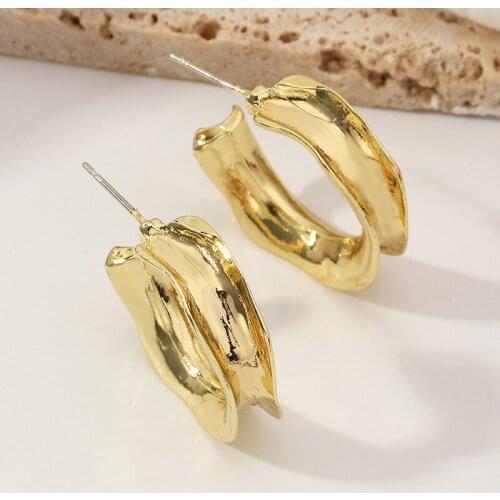 New Fashion Punk Gold Cartilage Earrings Eurpean Type French Vintage Ear Studs High End Piercing Jewelry for Women Brincos