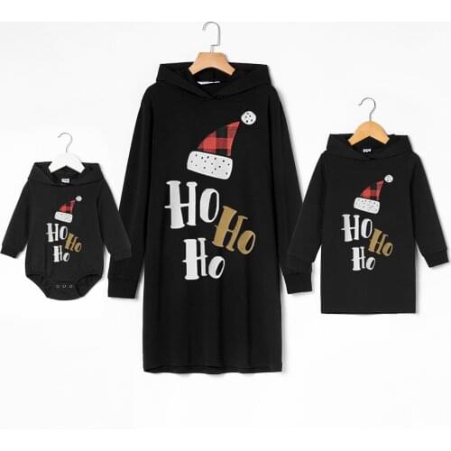 PatPat Christmas Hat and Letter Print Black Cotton Long Sleeve Hoodie Dress for Mom and Me