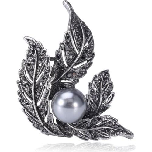South Korean high-grade crystal corsage pin retro elegant grey dress brooch shell joker manufacturers selling