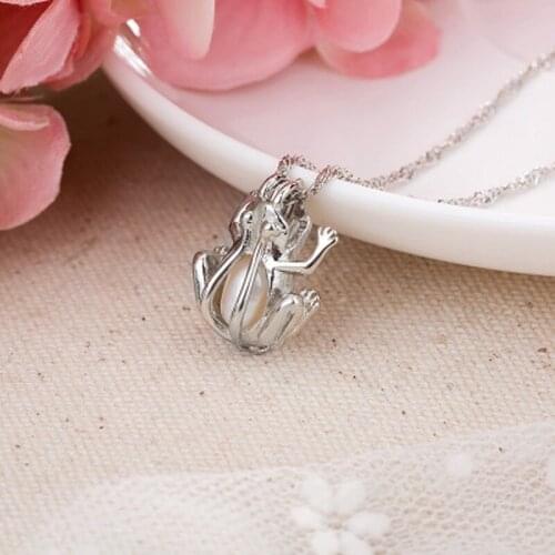 TIMEONLY Hip Hop Silver Color Alloy Frog Pendant Necklaces for Women Natural Freshwater Pearl Twisted Chain Necklace Accessories