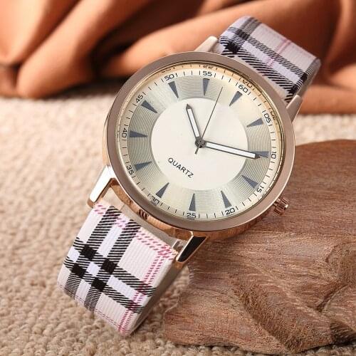 New Brand Luxury Fashion Quartz Ladies Watch Plaid Clock Rose Gold Dial Dress Casual Wristwatch relogio feminino Women Watches