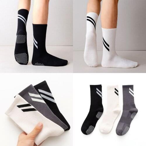 Autumn and Winter New Basketball Non-slip Socks Mens Cotton Tube Outdoor Riding Sports Elite Trend Crew Socks Fun and Fashion