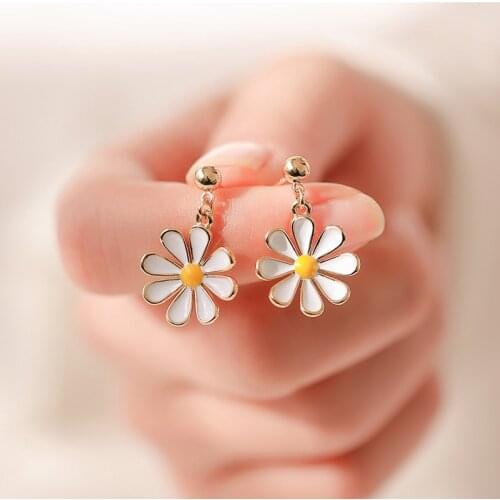 2021 New Korean Personality White Flower Earrings Ethnic Flowers Earrings Girls Cute Earrings Womens Jewelry Brincos Wholesale