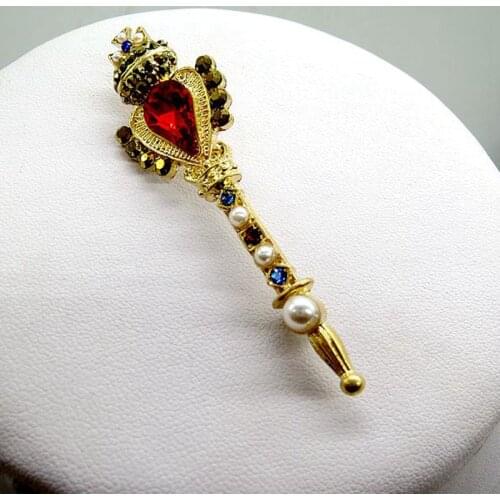 2018 brand new fashion, retro Baroque crown cross, little magic wand, popular female brooch